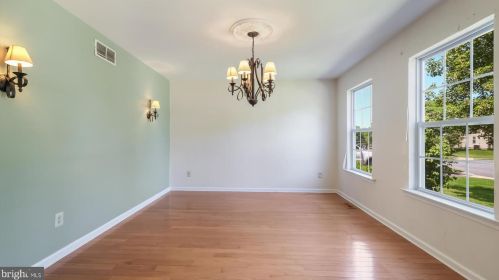 6011 Split Log Dr, Pipersville, PA 18947-1045