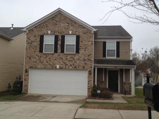 2502 Stream Bank Dr, Charlotte, NC 28269-4052