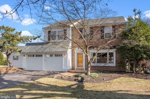 40 Cricket Dr, Southampton, PA 18966-2725