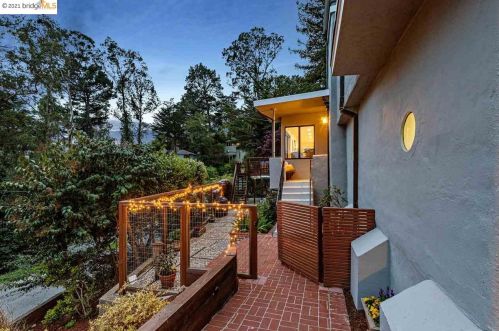 6730 Heartwood Dr, Oakland CA  94611-2337 exterior