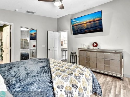 10240 24th Ct, Hollywood FL  33025-6504 exterior