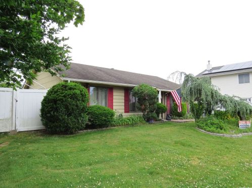 152 Inverness Rd, Holbrook, NY 11741-5024