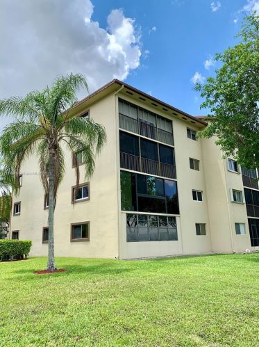 801 141st Ave, Hollywood FL  33027-3590 exterior