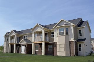 1204 Stonegate Dr, Defreestville NY  12144-8322 exterior