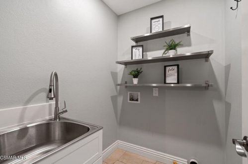 2005 Hull Ct, Simi Valley CA 93063-3701 exterior