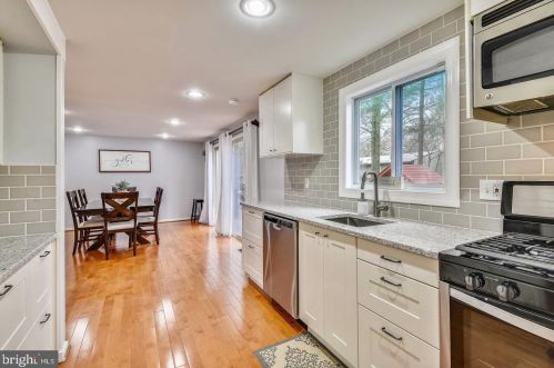 2308 Whitetail Ct, Herndon VA  20191-3018 exterior