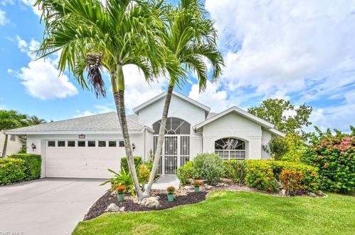 739 Warwick Pl, Naples, FL 34104-6567