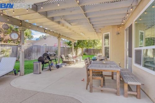 212 Dennis Ct, Oakley, CA 94561-3909
