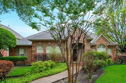 6853 Colonnade Dr, Plano TX  75024-6319 exterior