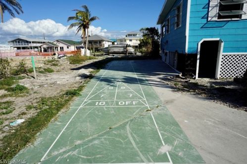 750 Matanzas Ct, Fort Myers Beach FL  33931-2120 exterior