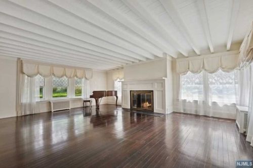 770 Ewing Ave, Franklin Lakes, NJ 07417-2918