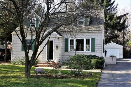117 Alameda Ct, Red Bank, NJ 07702
