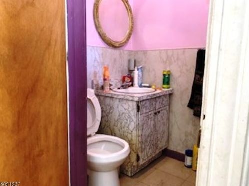 80 Renshaw Ave, East Orange NJ  07017-3911 exterior