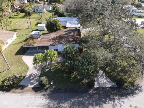 2106 79th Ct, Vero Beach FL  32966-1365 exterior