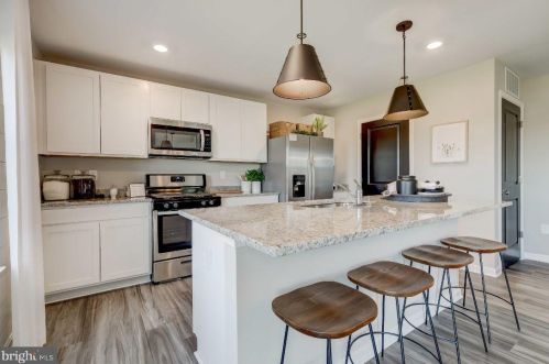 130 Winifred Dr, Hanover PA  17331 exterior