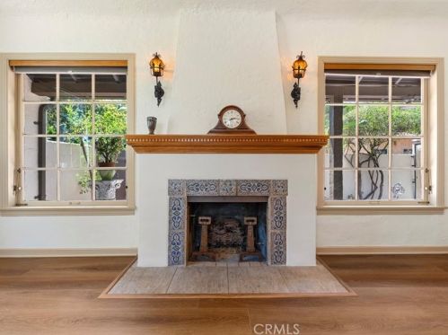 11107 Blix St, North Hollywood, CA 91602-1204