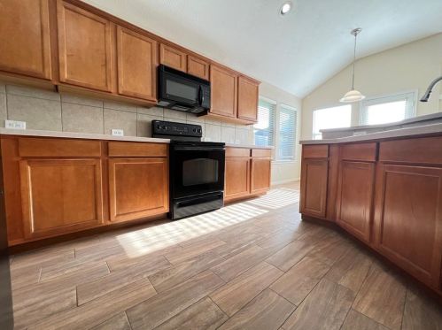 2605 Hewn Rock Way, Pearland TX  77584-3285 exterior