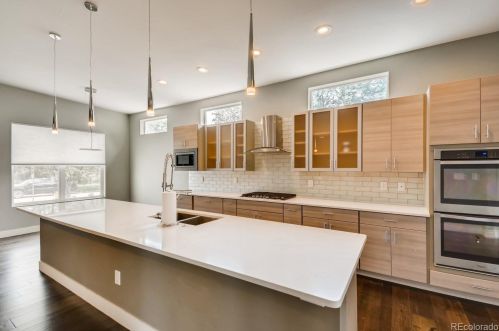 2111 Franklin St, Denver CO 80205-3905 exterior