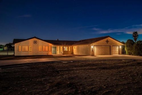 14045 Maricopa Rd, Victorville, CA 92392-9704