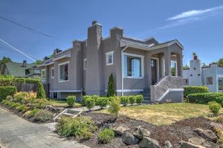 2202 29 Ave, Seattle WA  98144-4858 exterior