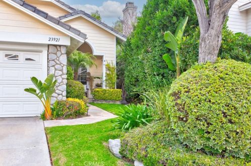 23921 Hammond Ct, Santa Clarita, CA 91354-1831