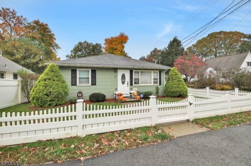 55 Edgewood Rd, Skyline Lakes, NJ 07456-1911