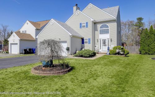 103 Atrium Dr, Bricktown, NJ 08723-6279