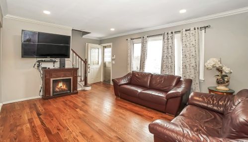 88 Railroad Ave, Bethpage, NY 11714-2613