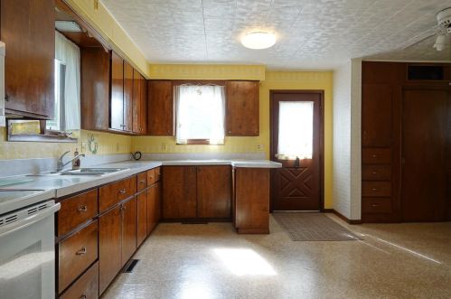 221 Park Ave, Perkinstown, WI 54451-1418