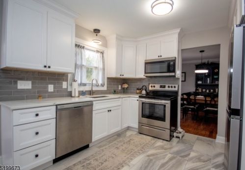 1 Mountain View Dr, Wantage NJ  07461-3032 exterior