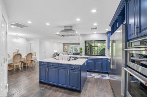 1905 Imperial Golf Course Blvd, Naples FL  34110-1007 exterior