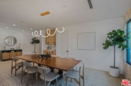 12600 Emelita St, North Hollywood CA  91607-1017 exterior