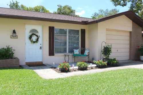 8034 Pequena Dr, Port Richey, FL 34668-2735