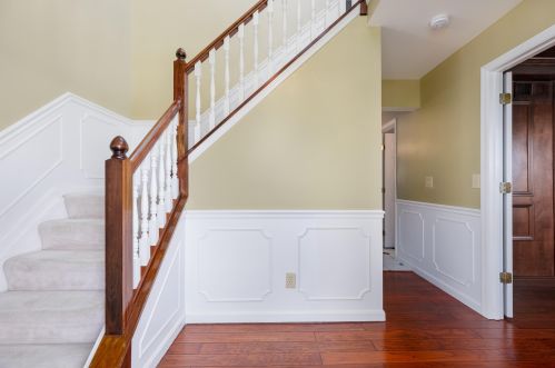 8526 Woodcreek Dr, Florence KY  41042-8237 exterior