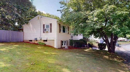 13 Larchmont Dr, Coventry RI exterior
