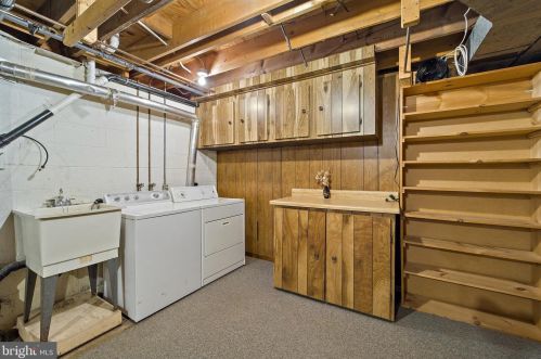 2206 Youngs Dr, Haymarket VA  20169-1534 exterior