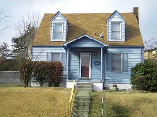 711 Ash St, Jeannette, PA 15644-2370