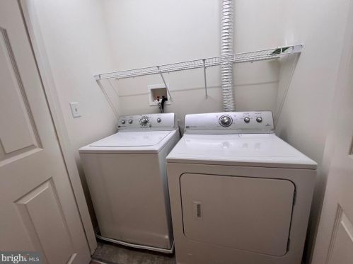 71 Keswick Dr, Navy Sup Dpt PA 17050-7917 exterior