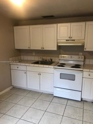 832 6th St, West Palm Beach, FL 33401-3822