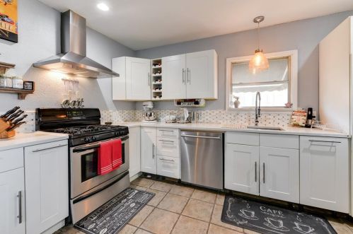 5116 Calmont Ave, Fort Worth, TX 76107-5212