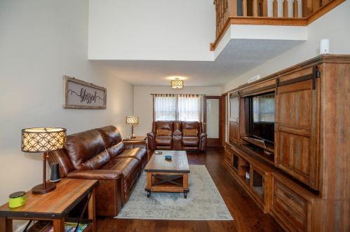 524 Hamblin Dr, Cincinnati, OH 45255-3706