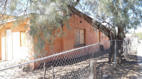 1102 Erie St, Tucson, AZ 85745-2414