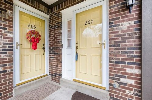 207 Thornberry Cir, Pittsburgh, PA 15234-1024