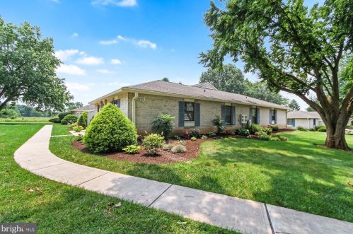 451 Valleybrook Dr, Lancaster, PA 17601-4644