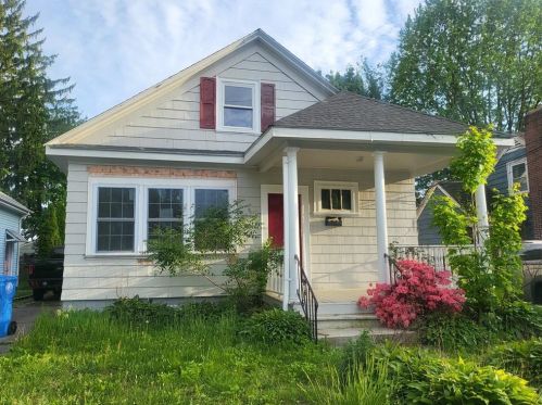 116 Westwood Ave, Providence, RI 02905-1328