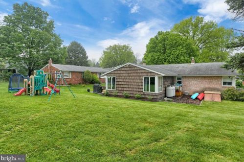 541 Old Orchard Ln, Camp Hill PA  17011-1829 exterior