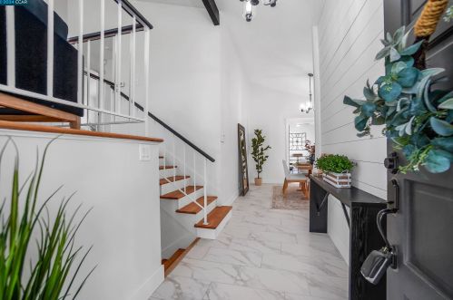 2871 Doidge Ave, Pinole, CA 94564-1018