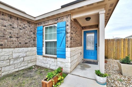 1437 Treeta Trl, Uhland, TX 78640