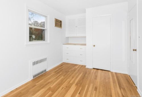 40 Glen Ave, Rye Brook NY  10573-2636 exterior