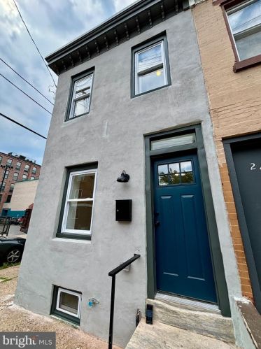 2470 Coral St, Philadelphia, PA 19125-1625